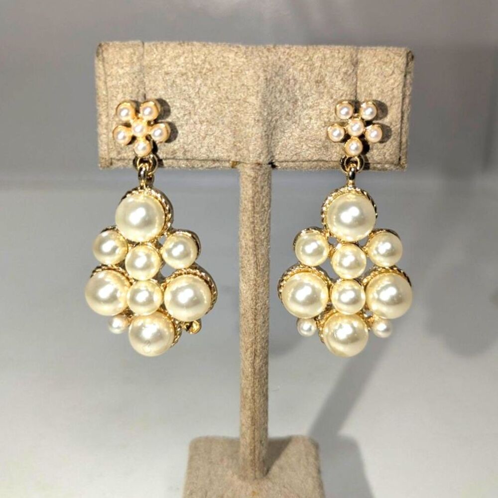 ⭐3/$30⭐ Gold Tone Faux Pearl Cluster Statement Dangle Earrings